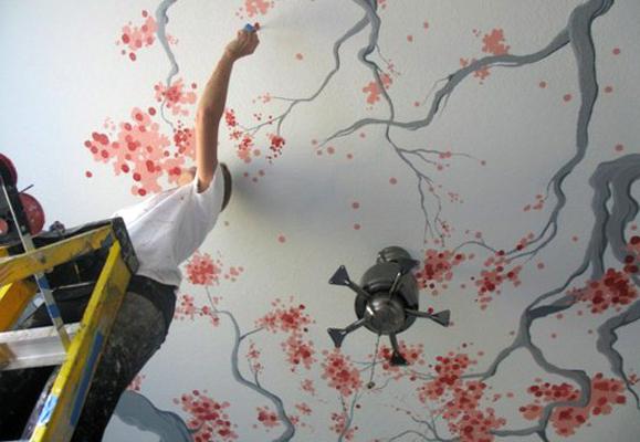 Jak opravit strop? Malování je nejlepší řešení!