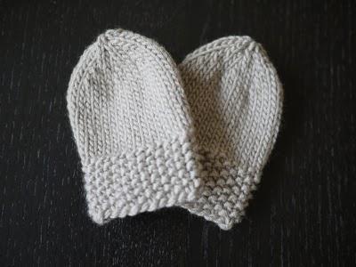 Snadné pletení pro novorozence: klobouky s jehlicemi a rukavicemi